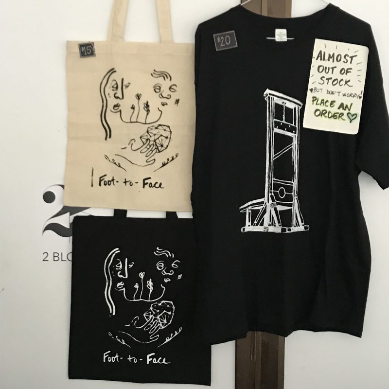 Foot-To-Face had these great minimal totes